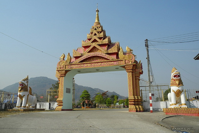 Shwedagon Pagoda Gate