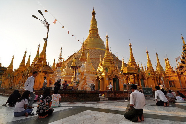 Shwedagon Pagoda evening scene